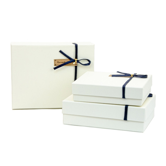 Set of 3 gift boxes White with black bow