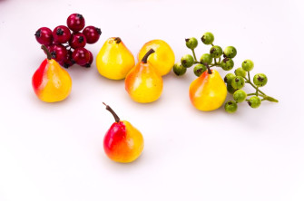 The pear is yellow 3 cm.