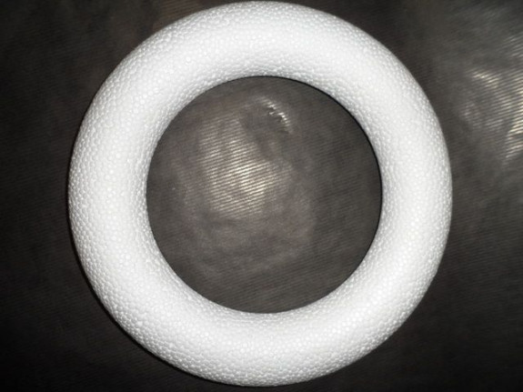 Ring is 25cm.