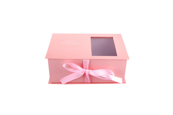 Box of flowers and macaroon peach