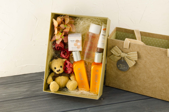 Cosmetic kit (5 units) with a little bear
