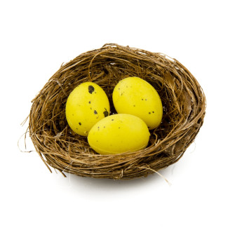 Easter eggs in the nest 3 pieces yellow